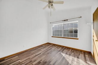 55 King Dr in Streamwood, IL - Building Photo - Building Photo