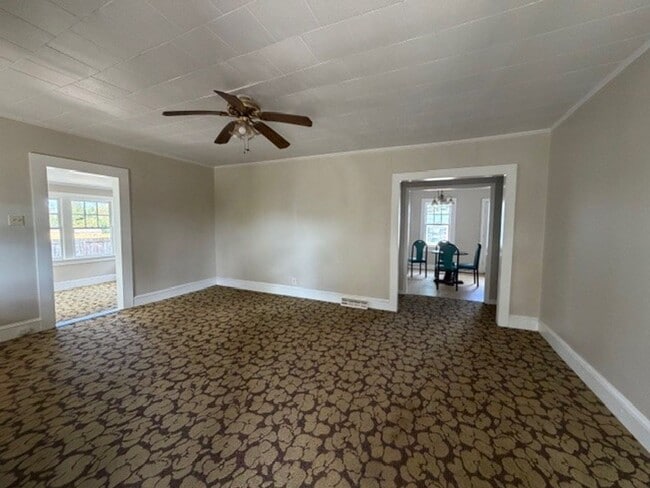 property at 999 Salisbury Ridge Rd