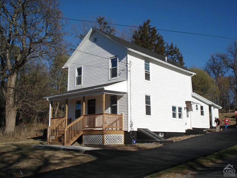 25 Old Rte 9w in Saugerties, NY - Building Photo