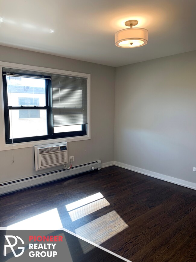 5559 N Sheridan Rd, Unit #5536-0501 in Chicago, IL - Building Photo - Building Photo