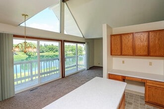 Summit Lake Apartments and Townhomes in Hartland, WI - Building Photo - Building Photo