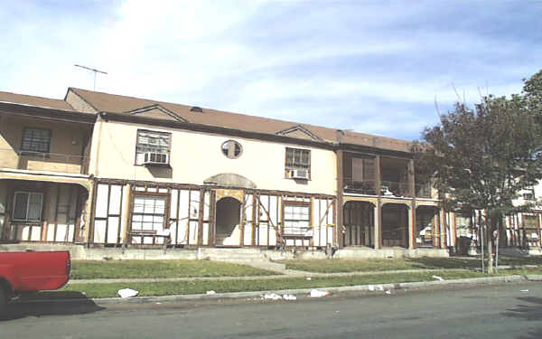 201-213 N Workman St in San Fernando, CA - Foto de edificio - Building Photo