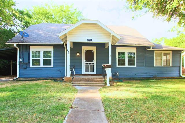 609 E 11th St in Bonham, TX - Building Photo