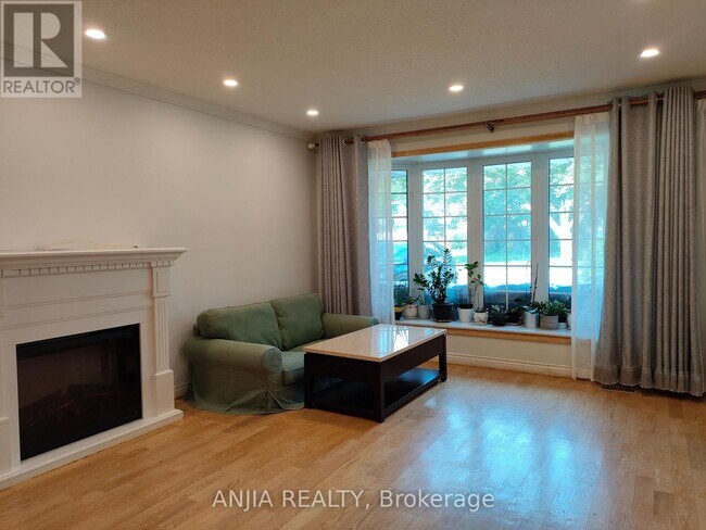 4 Southdale Dr in Markham, ON - Building Photo - Building Photo