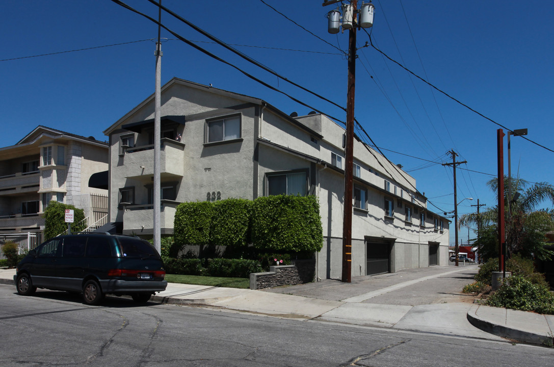 232 E Santa Anita Ave in Burbank, CA - Building Photo