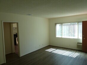 457 Oak St, Unit A in Glendale, CA - Building Photo - Building Photo