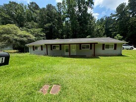541 Springwood Dr in Forest Park, GA - Building Photo