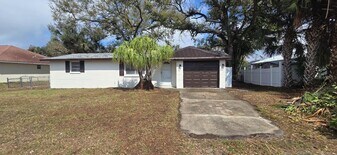 36 Tulane Rd in Venice, FL - Building Photo