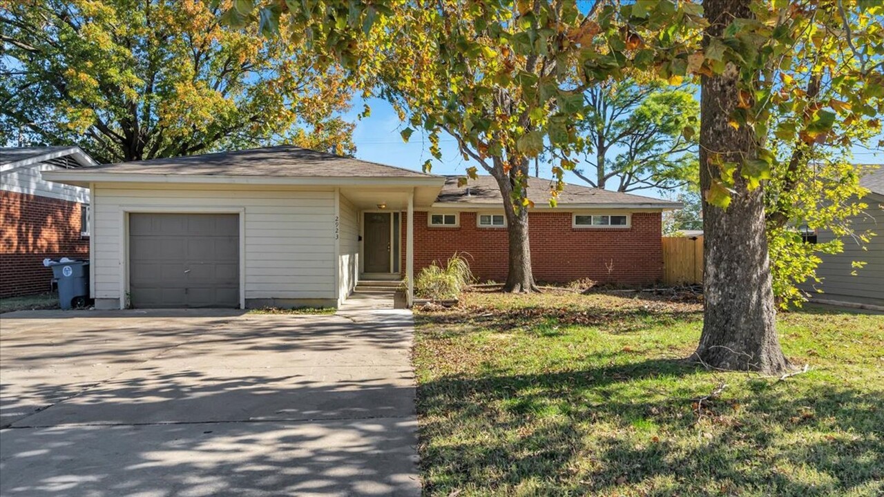 2923 S Irvington Ave in Tulsa, OK - Building Photo