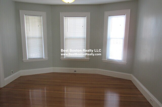 106 Highland Rd in Somerville, MA - Building Photo - Building Photo