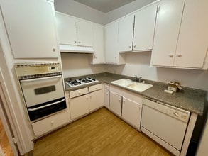 10676 Missouri Ave in Los Angeles, CA - Building Photo - Building Photo