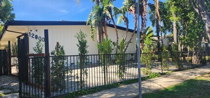 Oxnard Street Apartments in North Hollywood, CA - Building Photo - Building Photo
