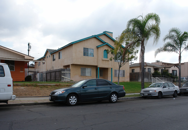 4077 Menlo Ave in San Diego, CA - Building Photo - Building Photo