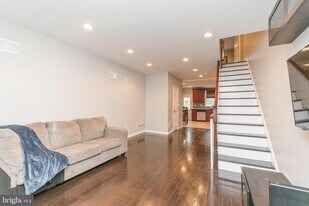 2030 McClellan St in Philadelphia, PA - Building Photo