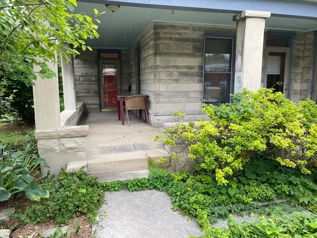 601 S Grant St in Bloomington, IN - Foto de edificio - Building Photo