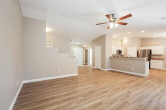 5113 Pebble Rim St in North Las Vegas, NV - Foto de edificio - Building Photo