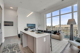 88 Bathurst St in Toronto, ON - Building Photo - Building Photo