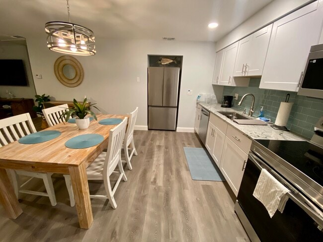 299 E Central Blvd, Unit 15 in Cape Canaveral, FL - Foto de edificio - Building Photo