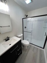 2500 SW 58th Ave in Miami, FL - Foto de edificio - Building Photo