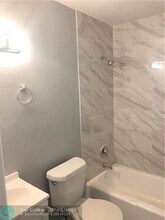 1051 SW 32nd Ct-Unit -2 in Fort Lauderdale, FL - Building Photo - Building Photo