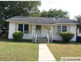 2014 E Crockett St in San Antonio, TX - Building Photo
