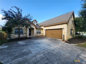 803 Lodge Creek Dr in New Braunfels, TX - Foto de edificio - Building Photo