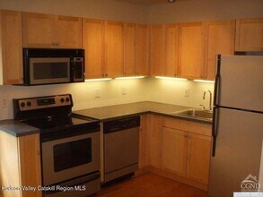 36 Spring St in Chatham, NY - Building Photo - Building Photo
