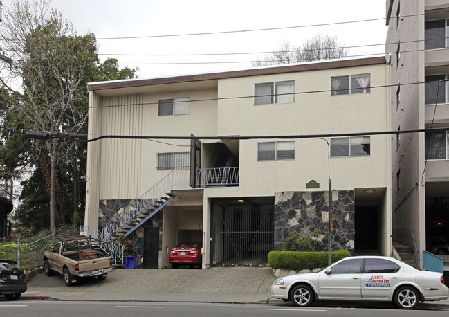411 Santa Clara Ave in Oakland, CA - Building Photo - Building Photo