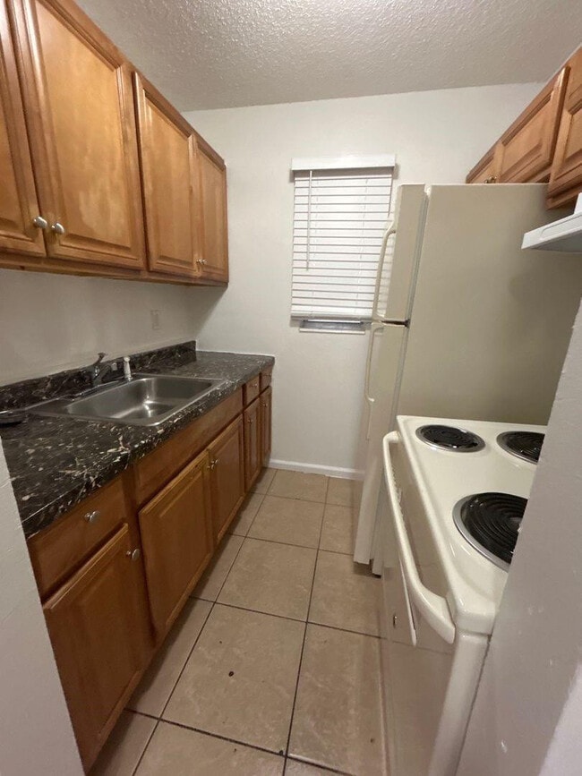 property at 1001 S M St