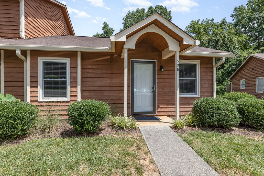 508 Rock Cliff Ct in Winston-Salem, NC - Building Photo