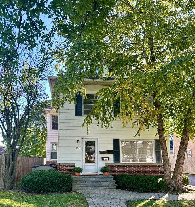 845 Oakwood Ave in Lake Forest, IL - Building Photo