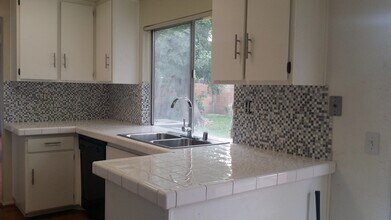 10123 Hanna Ave in Chatsworth, CA - Building Photo - Building Photo