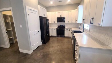 1889 Co Rd 487 in Taylor, TX - Building Photo - Building Photo