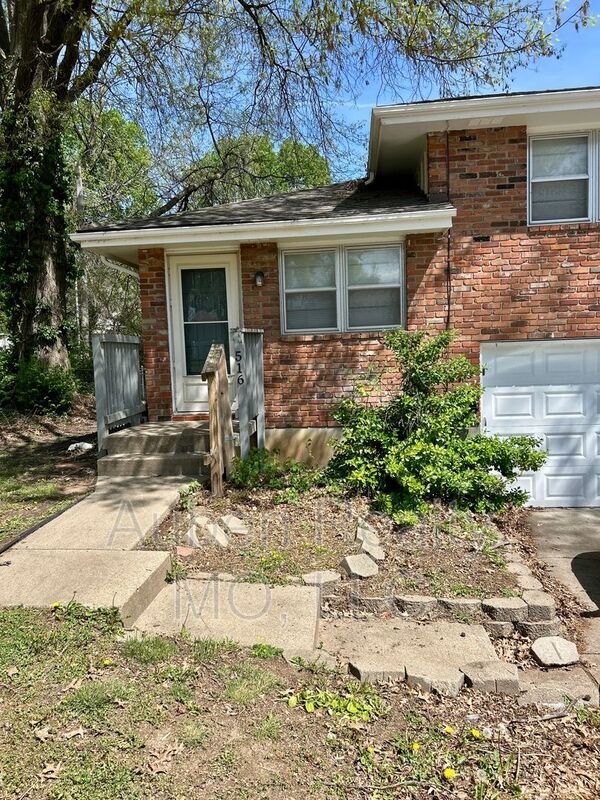 property at 516 E Short Ave