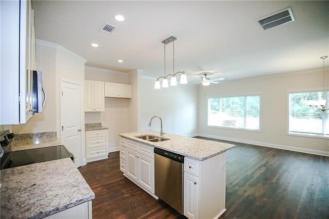 327 Cashes Ct in Lilburn, GA - Building Photo - Building Photo