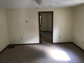 101 Vine St, Unit #1 in Saugus, MA - Foto de edificio - Building Photo
