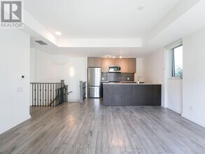 10 Brin Dr in Toronto, ON - Building Photo - Building Photo