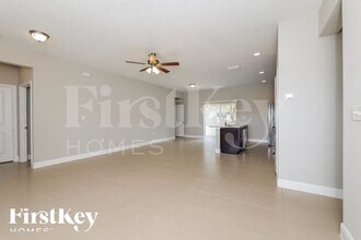 405 Jay Ct in Poinciana, FL - Building Photo - Building Photo