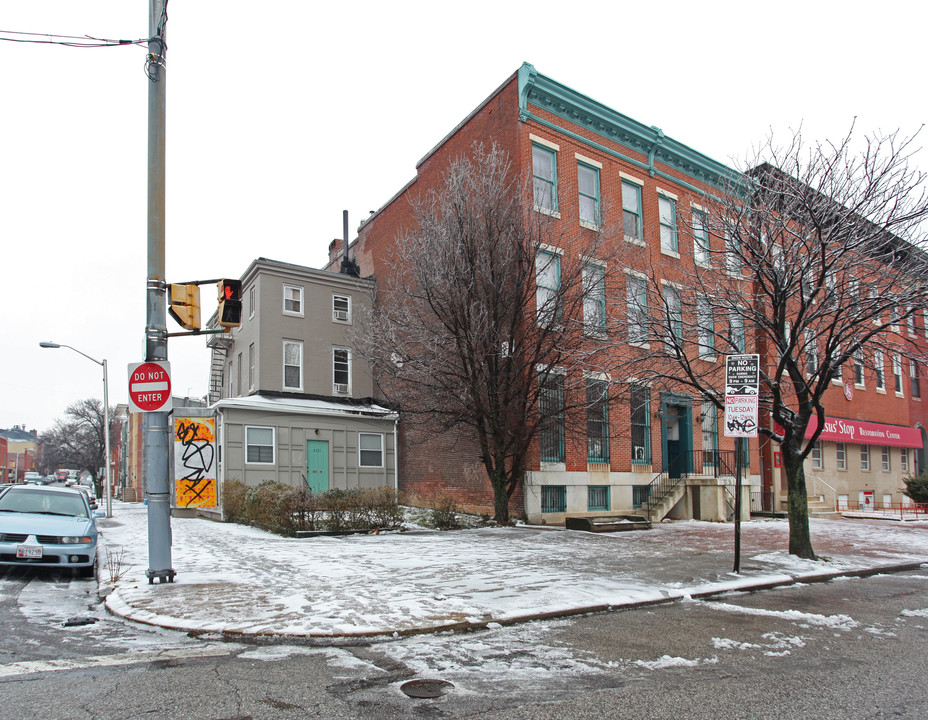 2323 Maryland Ave in Baltimore, MD - Foto de edificio