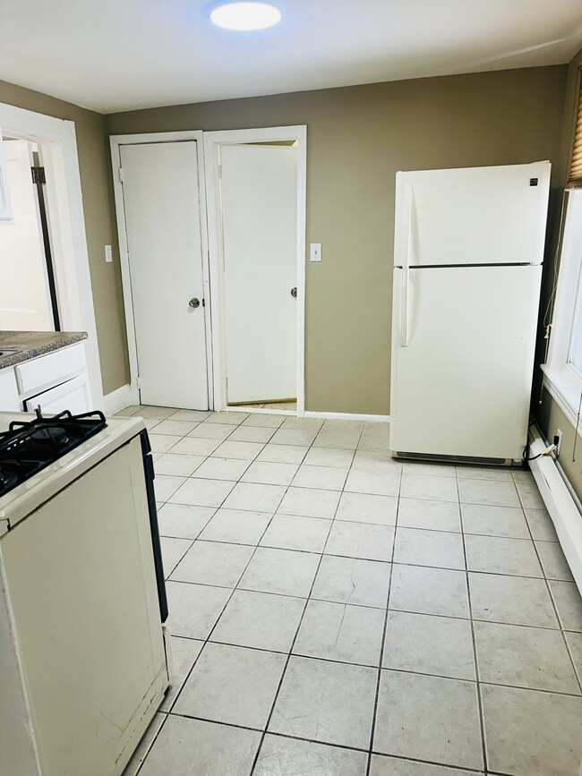 194 Mill St, Unit 1 in Paterson, NJ - Building Photo - Building Photo