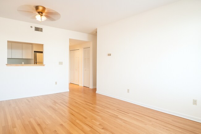 315 Rantoul St, Unit 402 in Beverly, MA - Building Photo - Building Photo