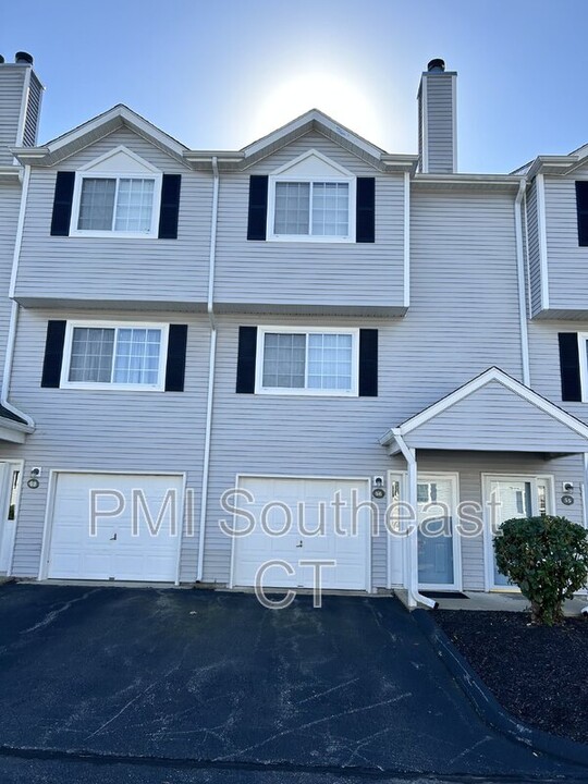 310 Boston Post Rd in Waterford, CT - Building Photo