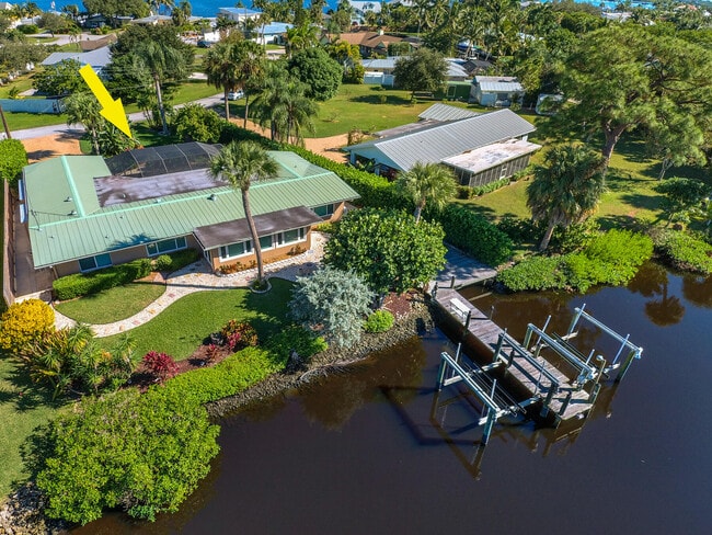 1282 SW Pelican Crescent in Palm City, FL - Building Photo - Building Photo