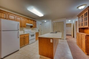 5623 54 St in Cold Lake, AB - Building Photo