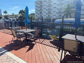 3642 NE 171 St in North Miami Beach, FL - Building Photo - Building Photo
