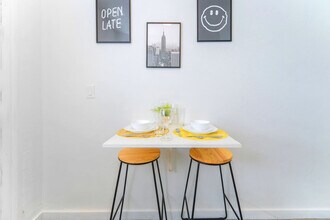 515 NE 82nd St in Miami, FL - Foto de edificio - Building Photo