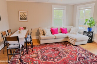 212 Circular St in Saratoga Springs, NY - Building Photo - Building Photo