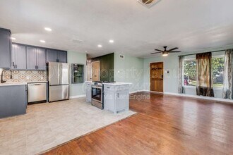 9308 Lindaro Ln in Dallas, TX - Building Photo - Building Photo