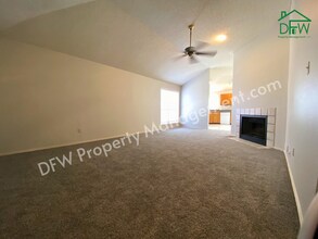 1037 Stableway Ln in Bedford, TX - Building Photo - Building Photo