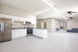 9 S Main St in Statesboro, GA - Building Photo